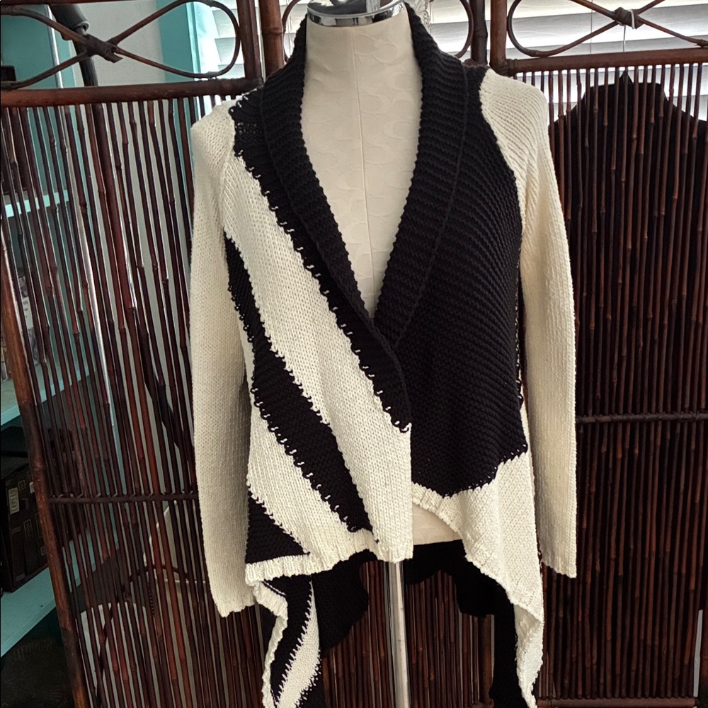 Juliette Jake knit cardigan with jagged hem. Size XS
